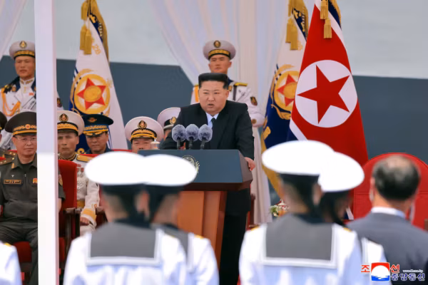 Kim Jong-un supervise de nouveaux essais d’armement et renforce la pression militaire sur la frontière sud