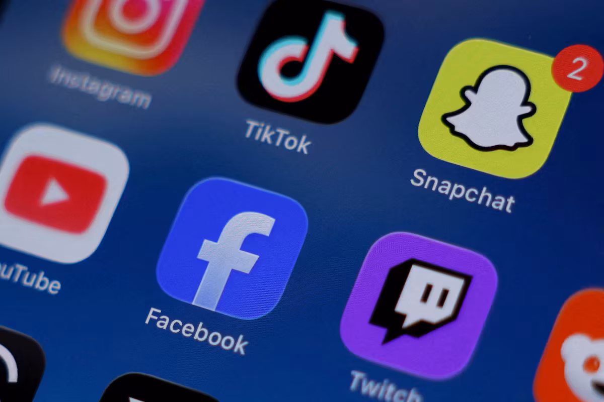 Australia tightens its ban on social media for minors and doubles sanctions against tech giants