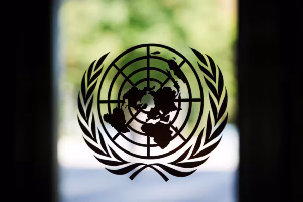 L’ONU prolonge sa mission en Afghanistan et exige un réexamen face aux défis croissants du pays