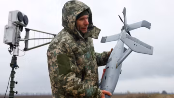 L’Ukraine annonce une révolution militaire : l’intelligence artificielle pourrait redéfinir la guerre dans les prochaines années