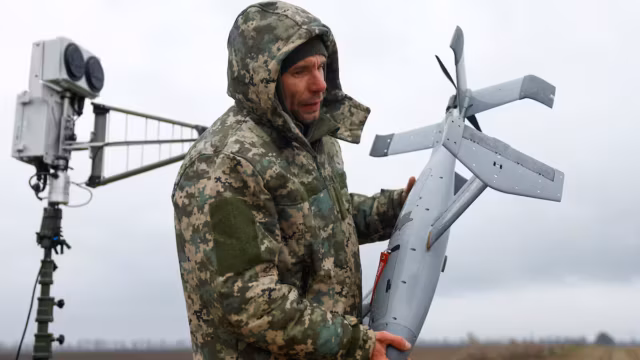 L’Ukraine annonce une révolution militaire : l’intelligence artificielle pourrait redéfinir la guerre dans les prochaines années