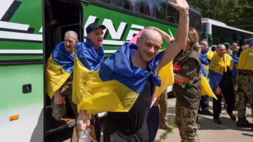 L’Ukraine et la Russie procèdent à un nouvel échange de 185 prisonniers de guerre chacun