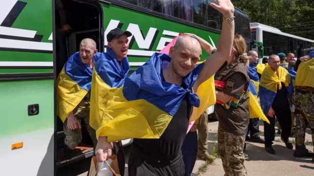 L’Ukraine et la Russie procèdent à un nouvel échange de 185 prisonniers de guerre chacun