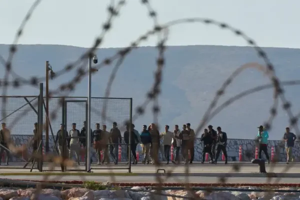 L’Union européenne ouvre la voie à des centres de retour de migrants en dehors de ses frontières