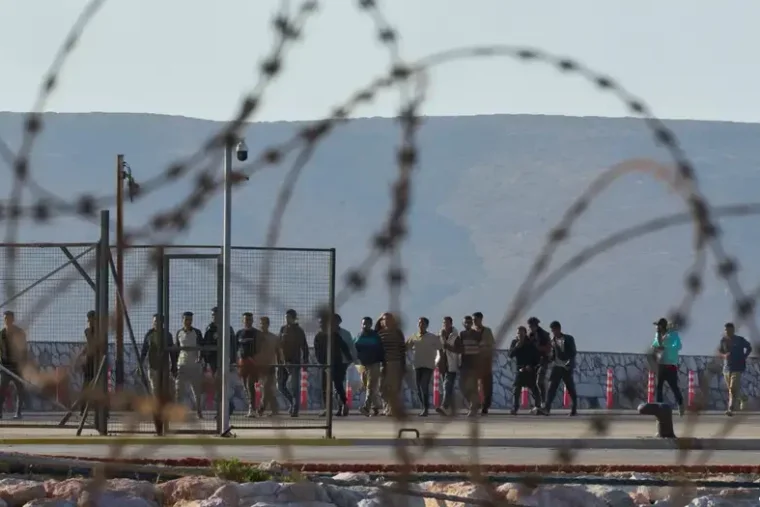 L’Union européenne ouvre la voie à des centres de retour de migrants en dehors de ses frontières