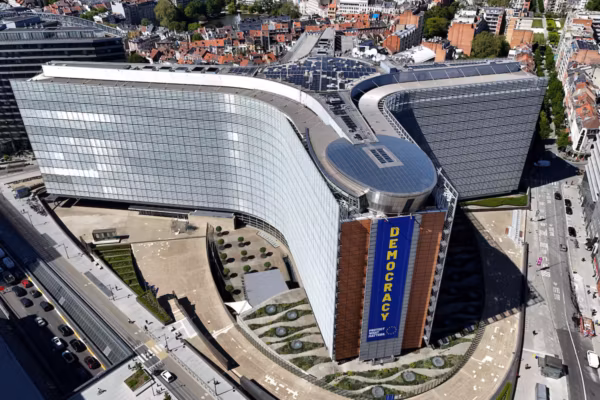 L’Union européenne reçoit des responsables talibans à Bruxelles pour la première fois et déclenche une vive controverse