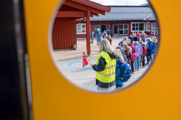 La Norvège serre la vis sur l’IA à l’école : les élèves du primaire presque totalement privés d’outils génératifs