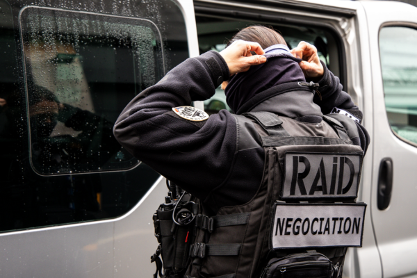 La Réunion : une prise d'otage se termine par la mort du suspect après l'intervention du RAID à Saint-Pierre