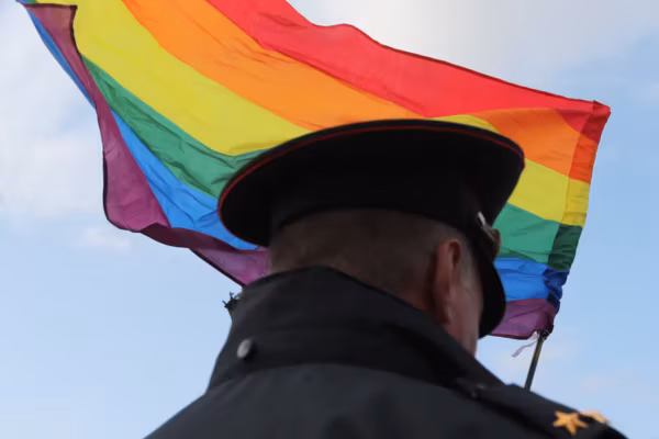 La Russie condamne le propriétaire d’une boîte de nuit LGBT et deux employés en vertu de l’interdiction du « mouvement LGBT »