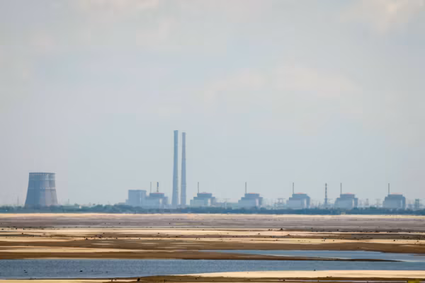 La centrale nucléaire de Zaporijia reconnectée au réseau après un cessez-le-feu localisé négocié par l’AIEA