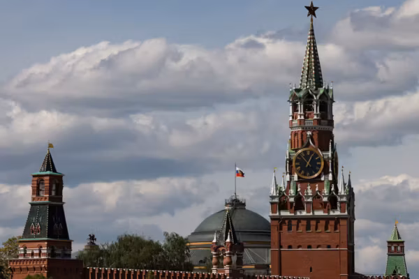 Le Kremlin défie Bruxelles : la Russie affirme que de nouvelles sanctions ne freineront pas ses banques