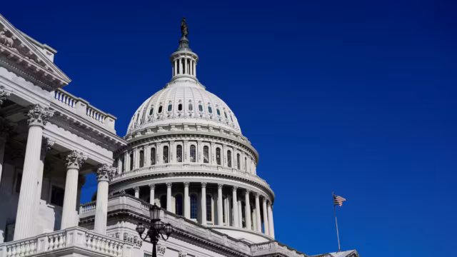 Le Sénat américain rejette de justesse une nouvelle tentative de limiter les pouvoirs militaires de Trump