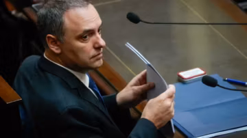Le chef de cabinet de Javier Milei démissionne sur fond d'accusations de corruption