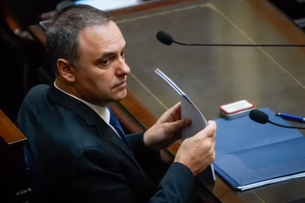 Le chef de cabinet de Javier Milei démissionne sur fond d'accusations de corruption