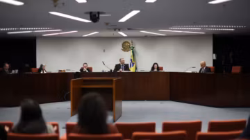 Le fils de Jair Bolsonaro condamné à la prison pour avoir tenté d’obtenir l’appui des États-Unis dans le procès de son père