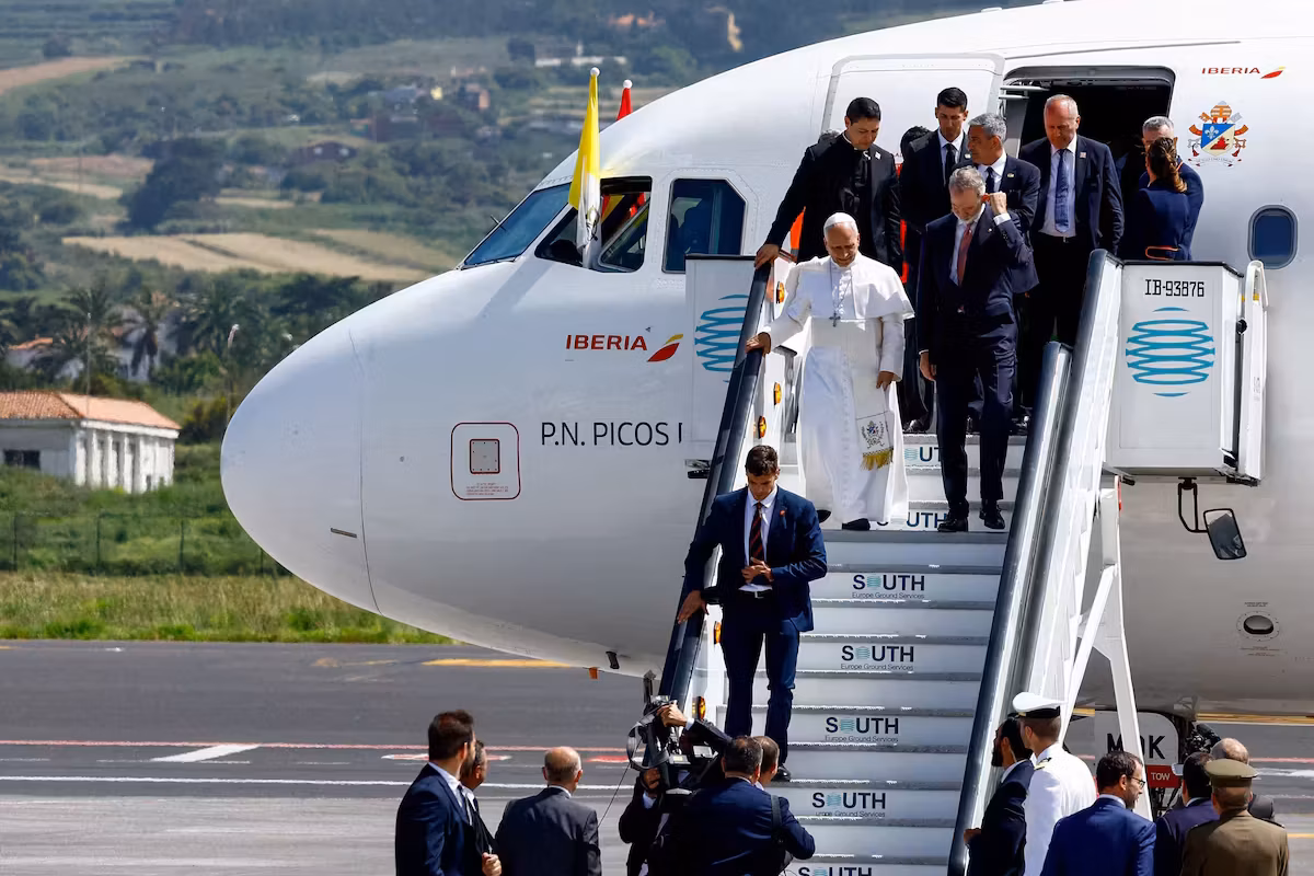 Le pape rentre au Vatican à bord de l’avion du roi d’Espagne après une panne technique