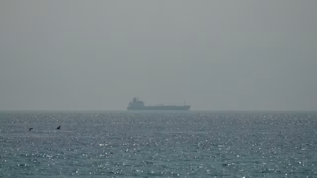Le pétrole repart à la hausse après de nouvelles frappes entre les États-Unis et l'Iran