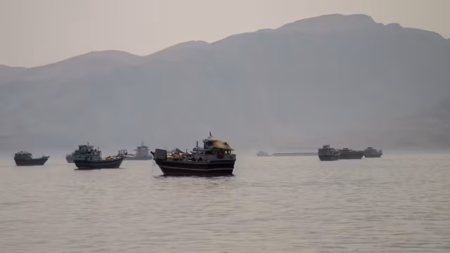 Les États-Unis démentent la fermeture du détroit d’Ormuz et assurent que le trafic maritime se poursuit
