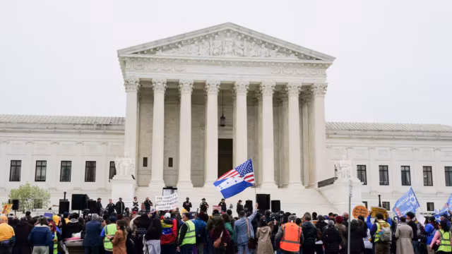 Les États-Unis exhortent les migrants sous protection temporaire à obtenir la résidence permanente ou à quitter le pays