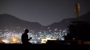 Les talibans interdisent les smartphones aux fonctionnaires afghans sous peine de sanctions