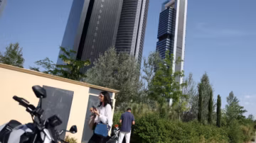 L’incendie d’un gratte-ciel à Madrid est sous contrôle, aucune victime signalée