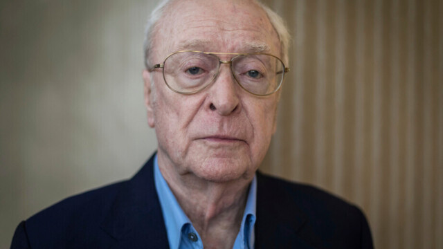 Michael Caine prête sa voix à l’IA pour raconter L’Odyssée