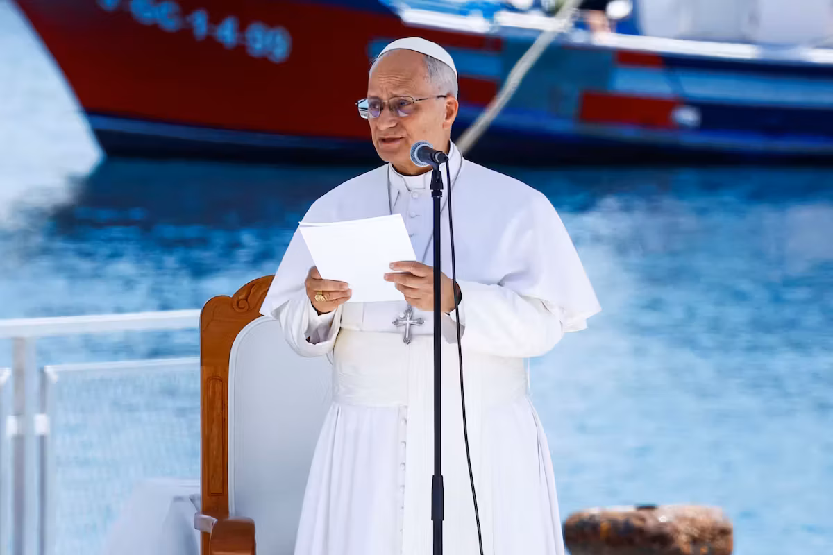 Migrants : le pape Léon XIV met en garde contre “l’indifférence qui tue” lors d’une visite aux Canaries