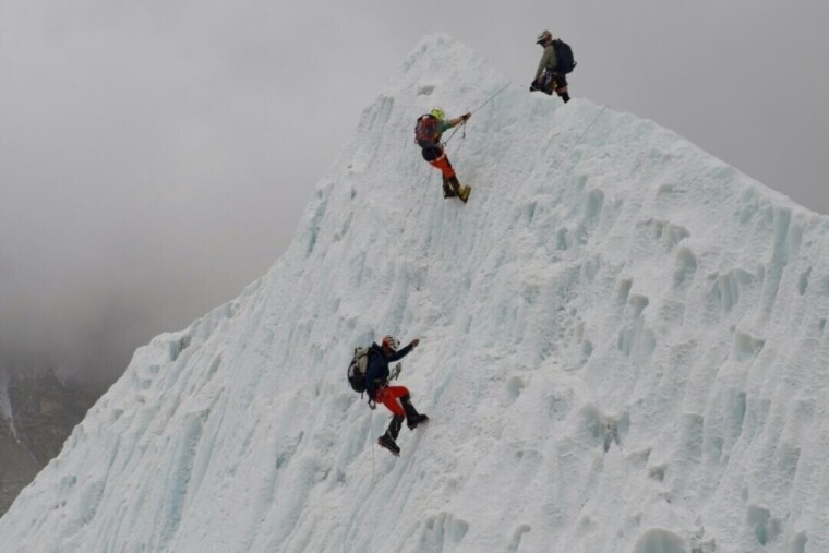 Népal : retrouvé vivant après six jours à plus de 8.000 mètres, un alpiniste au cœur d’une polémique sur les secours