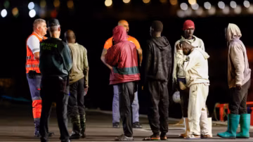 Plus de 1 300 migrants morts en cinq mois en tentant de rejoindre l’Espagne, alerte une ONG