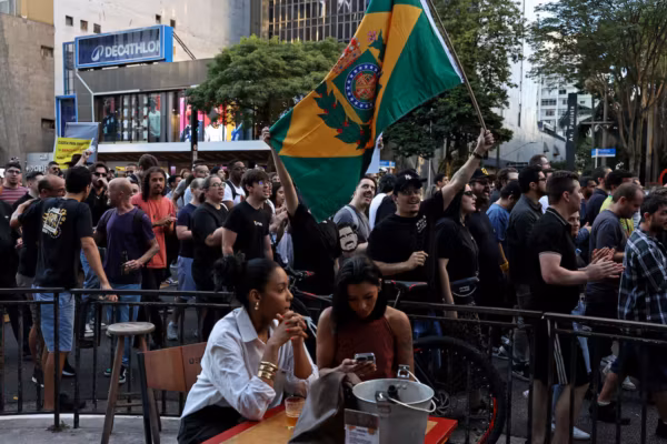 Pourquoi une partie des jeunes Brésiliens se détourne de Lula