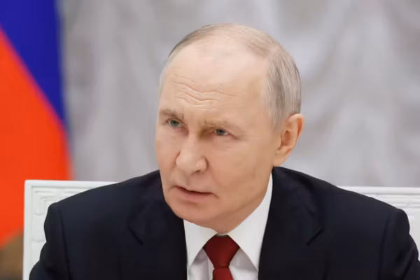 Poutine annonce le développement d’un système satellitaire de contrôle des drones militaires, selon l’agence Ifax