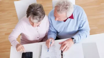 Retraites : le Conseil d’orientation des retraites anticipe un déficit plus lourd et évoque un départ à près de 68 ans en 2070