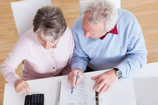 Retraites : le Conseil d’orientation des retraites anticipe un déficit plus lourd et évoque un départ à près de 68 ans en 2070