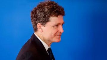 Roumanie : le Premier ministre désigné défie son propre parti et tente de sortir le pays de l’impasse politique