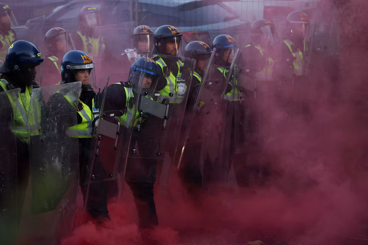 United Kingdom: Government condemns riots following the case of the young man found handcuffed and dying