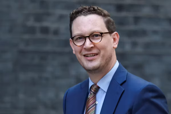 Royaume-Uni : un allié de Starmer se rallie à Andy Burnham et relance la course à la direction travailliste