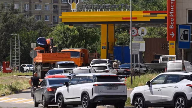 Russie : les pénuries de carburant s’étendent après les frappes ukrainiennes sur les infrastructures énergétiques