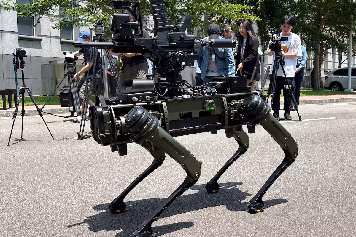Taïwan présente des chiens robots militaires pour renforcer la surveillance de ses îles disputées