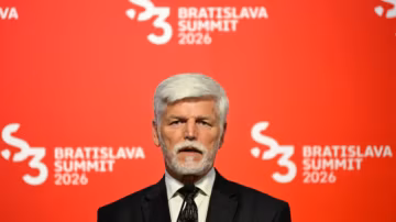 Tensions à Prague : le gouvernement tchèque exclut le président Pavel de la délégation au sommet de l’OTAN