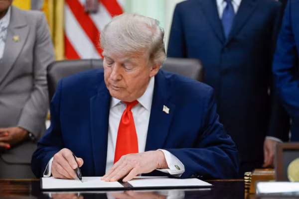 Trump et ses alliés cherchent à faire annuler ses procédures de destitution, selon le Wall Street Journal