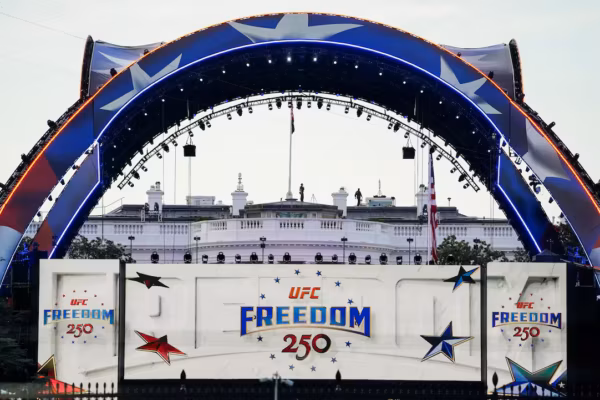 Trump fête ses 80 ans avec un gala de MMA à la Maison-Blanche, malgré les critiques et les tensions internationales