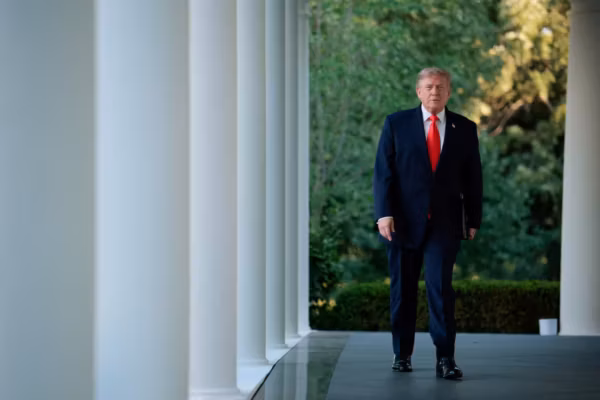 Trump menace de frapper de droits de douane de 100 % les pays taxant les géants américains du numérique