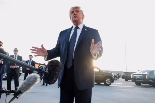 Trump menace de nouvelles frappes contre l’Iran pendant des pourparlers de paix sous haute tension en Suisse