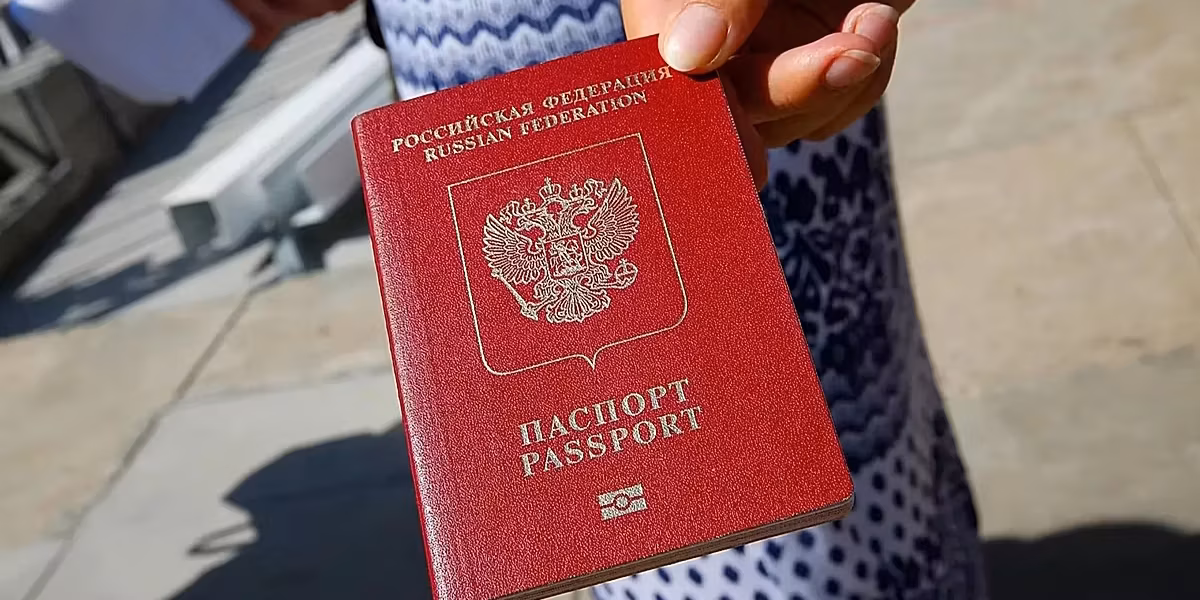 UE : onze pays réclament un durcissement des conditions d’entrée pour les touristes russes