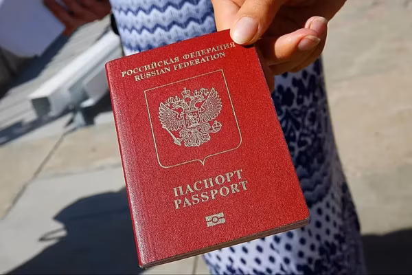 UE : onze pays réclament un durcissement des conditions d’entrée pour les touristes russes