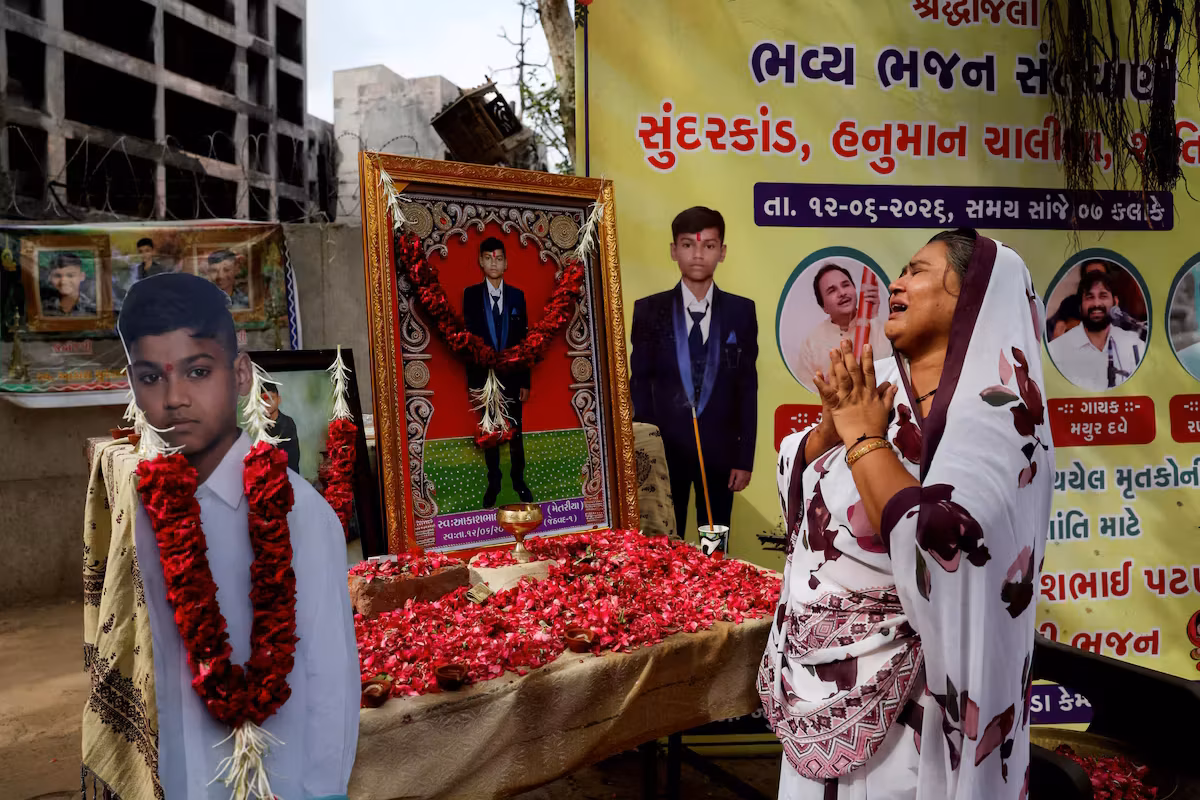 Un an après la tragédie d’Air India à Ahmedabad, les familles des victimes ravivent leur deuil lors d’hommages émouvants