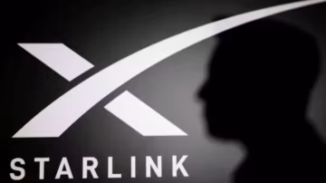 Un ancien Premier ministre israélien affirme qu’Israël a introduit des terminaux Starlink en Iran
