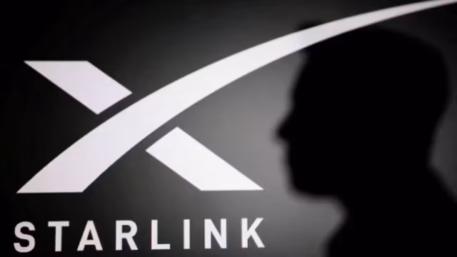 Un ancien Premier ministre israélien affirme qu’Israël a introduit des terminaux Starlink en Iran