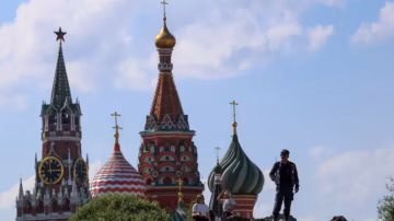 Un artiste russe opposé au Kremlin tué par balles en Pologne, deux suspects arrêtés