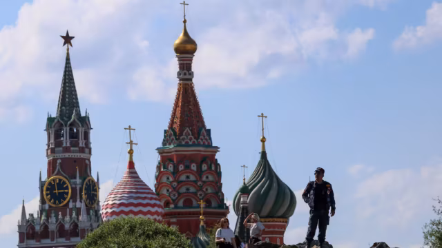 Un artiste russe opposé au Kremlin tué par balles en Pologne, deux suspects arrêtés